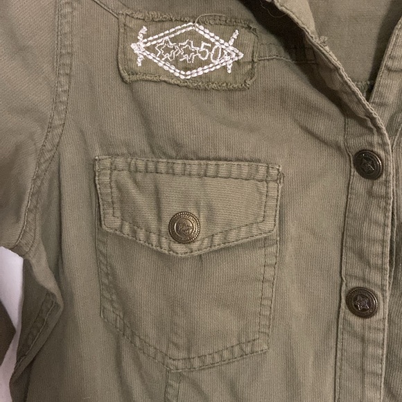 Army Green/Olive Patches Form Fitting Cute Roll Up Sleeve Top Shirt SZ MED - Picture 3 of 8